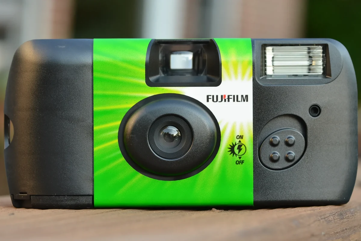 Disposable camera with film roll and flash mechanism shown in a simple editorial setup
