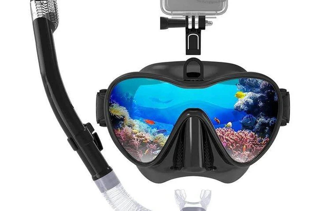 Underwater diving mask with built-in camera for hands-free snorkeling footage