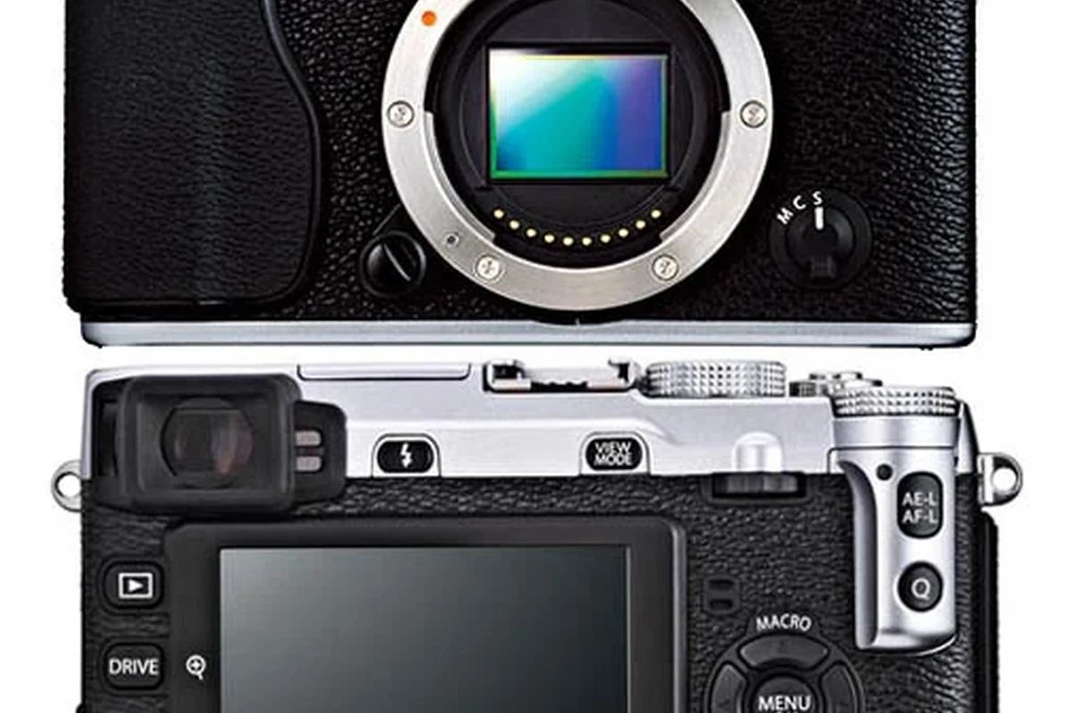 Smart home Xe1 camera mounted indoors on a shelf with a clear view of a room