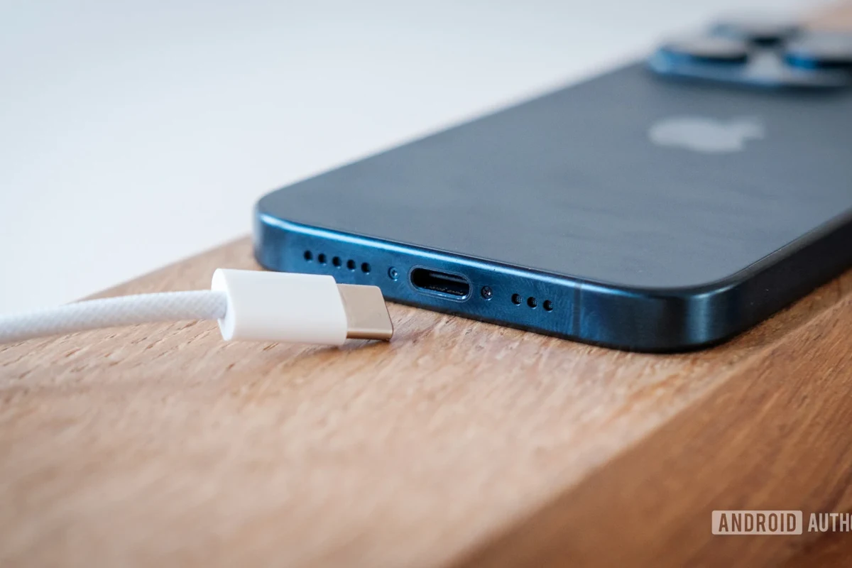 USB-C hub connected to a laptop and monitor during display troubleshooting